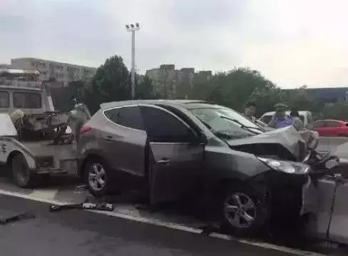 湛江最新爆料撞车新闻,多车连环相撞,现场情况紧急